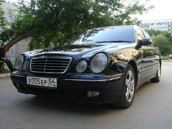 2001 Mercedes-Benz E-Class Photos