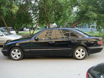2001 Mercedes-Benz E-Class Pictures