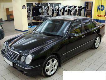 2001 Mercedes-Benz E-Class Photos