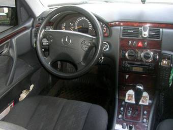 2001 Mercedes-Benz E-Class Photos