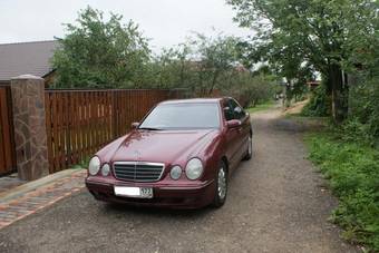 2001 Mercedes-Benz E-Class Photos