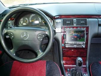 2001 Mercedes-Benz E-Class Pictures