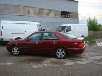 2001 Mercedes-Benz E-Class Images