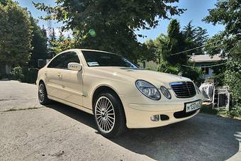 2004 Mercedes-Benz E-Class Photos