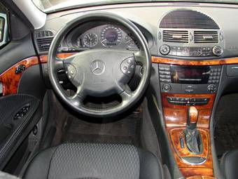 2004 Mercedes-Benz E-Class Pictures