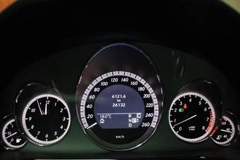 2010 Mercedes-Benz E-Class Pictures