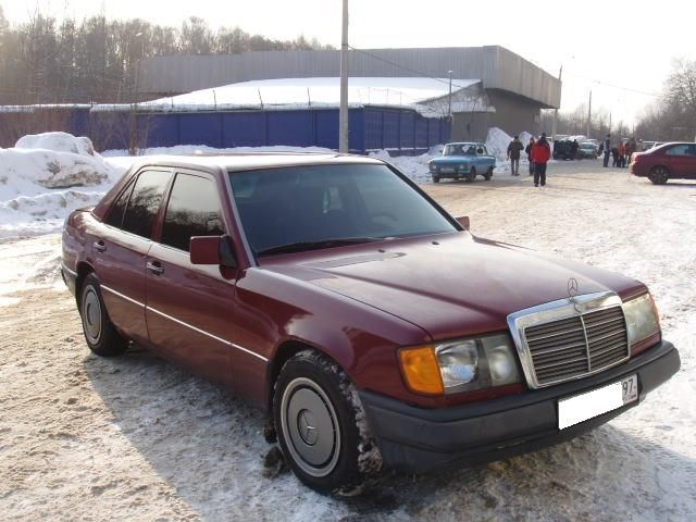 1992 Mercedes-Benz E200