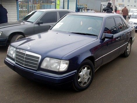 1993 Mercedes-Benz E200