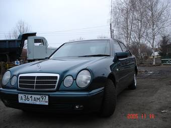 1996 Mercedes-Benz E200