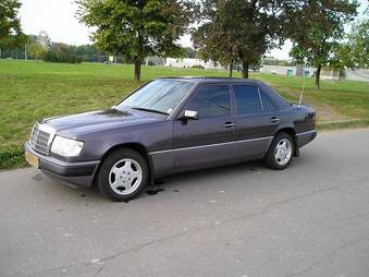 1993 Mercedes-Benz E220