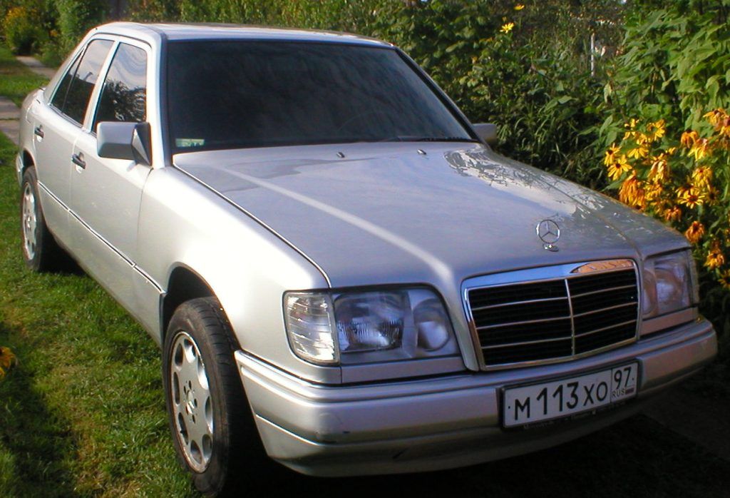 1994 Mercedes-Benz E220