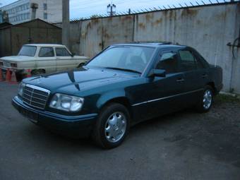 1994 Mercedes-Benz E220