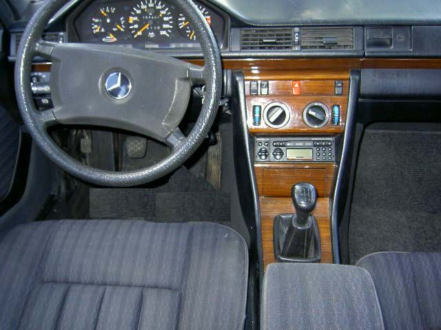 1990 Mercedes-Benz E230