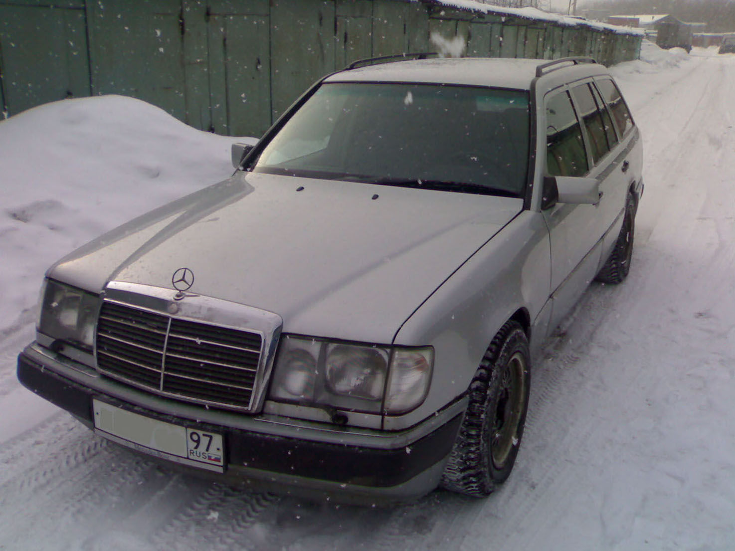 1991 Mercedes-Benz E230