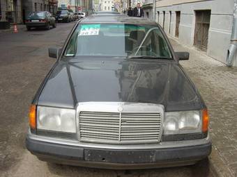 1992 Mercedes-Benz E230