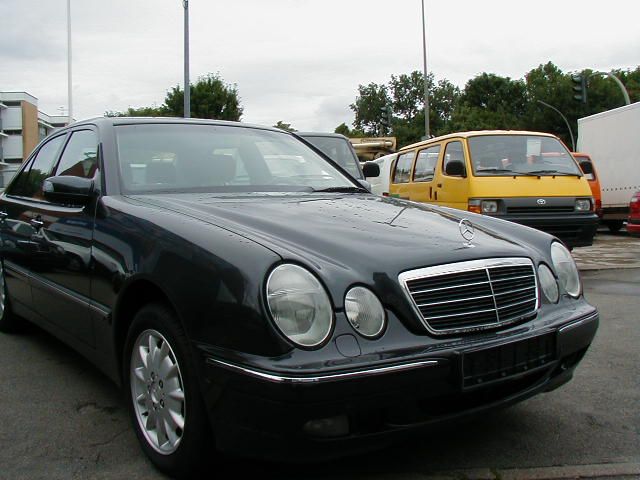 2000 Mercedes-Benz E240