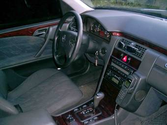2000 Mercedes-Benz E240