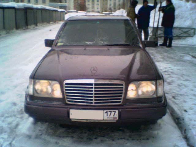 1993 Mercedes-Benz E320