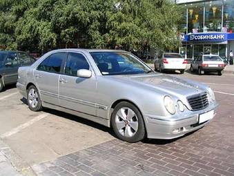 2001 Mercedes-Benz E320