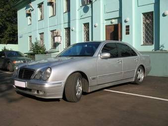 2001 Mercedes-Benz E320