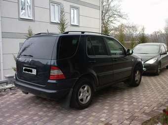 2000 Mercedes-Benz M-Class Pictures