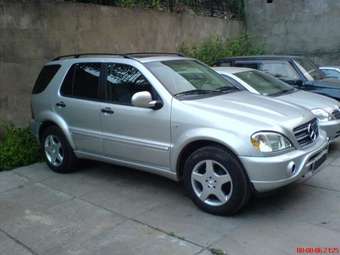 2000 Mercedes-Benz M-Class Pictures
