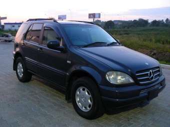 2000 Mercedes-Benz M-Class Pictures