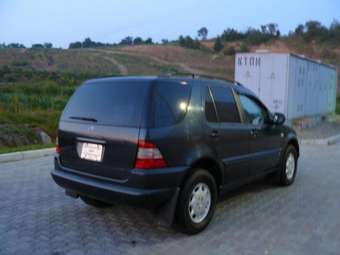 2000 Mercedes-Benz M-Class Pictures