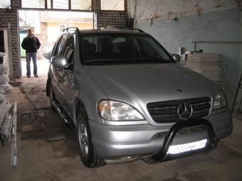 2000 Mercedes-Benz M-Class Photos