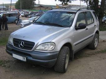 2000 Mercedes-Benz M-Class Photos