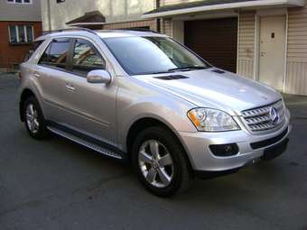 2005 Mercedes-Benz M-Class Photos