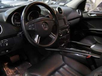 2005 Mercedes-Benz M-Class Photos
