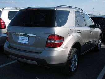 2005 Mercedes-Benz M-Class Images