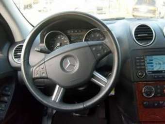 2005 Mercedes-Benz M-Class Pictures