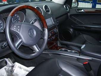 2005 Mercedes-Benz M-Class Pictures