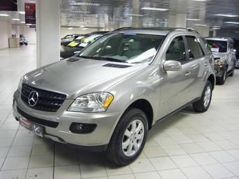 2005 Mercedes-Benz M-Class Pictures