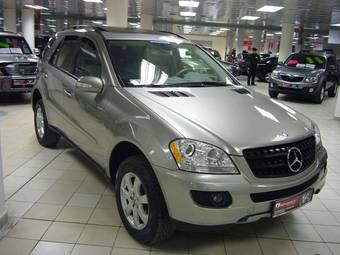 2005 Mercedes-Benz M-Class Photos