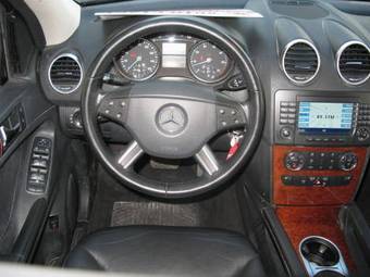 2005 Mercedes-Benz M-Class Photos