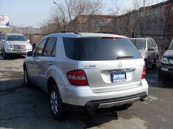 2005 Mercedes-Benz M-Class Pictures