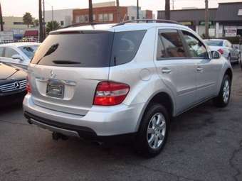 2006 Mercedes-Benz M-Class Pictures