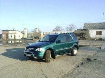 1998 Mercedes-Benz ML-Class Pictures