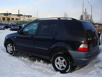 2000 Mercedes-Benz ML-Class Pictures