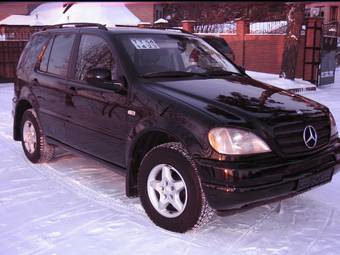 2000 Mercedes-Benz ML-Class Pictures