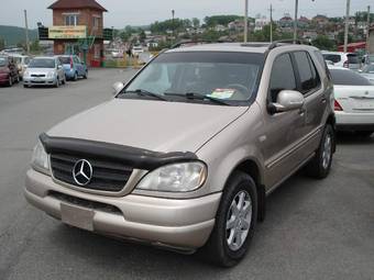 2000 Mercedes-Benz ML-Class Pictures