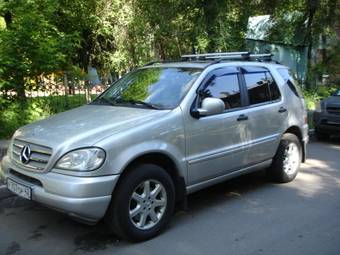 2000 Mercedes-Benz ML-Class Pictures