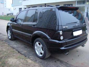 2000 Mercedes-Benz ML-Class Pictures