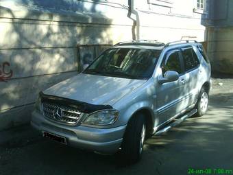 2000 Mercedes-Benz ML-Class Pictures