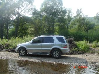 2000 Mercedes-Benz ML-Class Pictures