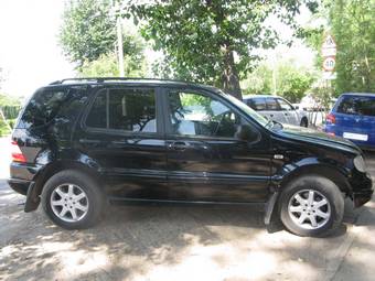 2000 Mercedes-Benz ML-Class Pictures