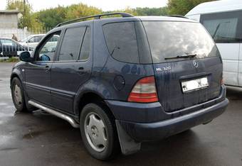 2000 Mercedes-Benz ML-Class Pictures